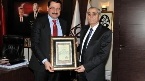 Kars Akyaka Belediyesi'nden Keçiören Belediye Başkanı Ak'a Hemşehrilik Beraatı