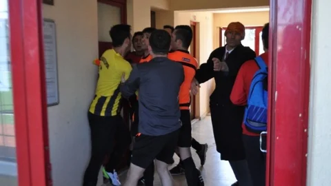 Amatör Maçta Olaylar Çıktı