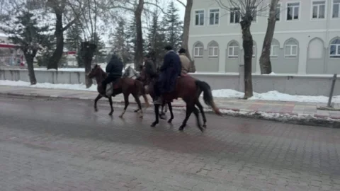 Afyonkarahisar'dan 4 Atlı Geçti