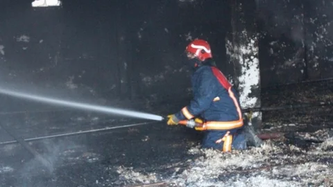 Karapürçek'te Boş Tavuk Çiftliği Yandı