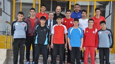 Ünlüer Türkiye Kros Şampiyonasına Katılacak Atletleri Ziyaret Etti