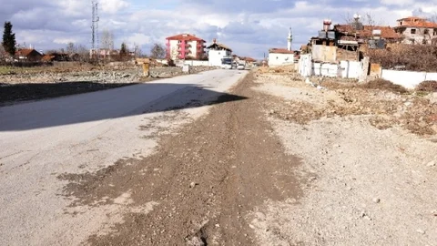Malatya Büyükşehir Belediyesi Çarmuzu'da Yol Genişletme Çalışması Yapıyor