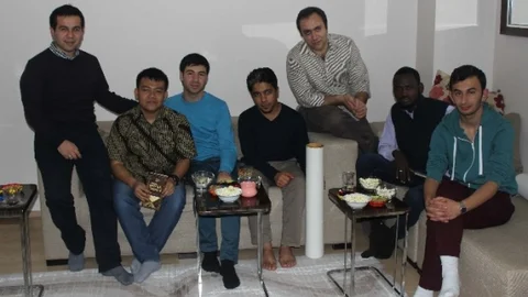 Kocaeli'de Eğitim Gören Yabancı Öğrenciler Türk Ailelere Misafir Oluyor