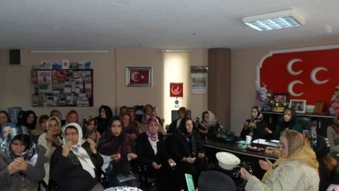 MHP'li Kadınlar Öldürülen Gençler İçin Mevlit Okuttu