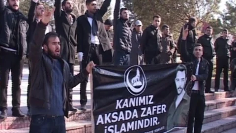 İnönü Üniversitesi'nde Ülkücü Öğrencilerinden ‘Çakıroğlu' Eylemi