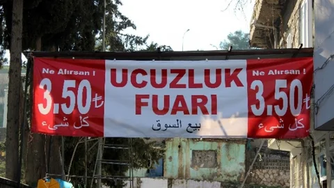 Suriyeliler İle Birlikte Tabelalara Arapça Yazılar Yazılmaya Başlandı
