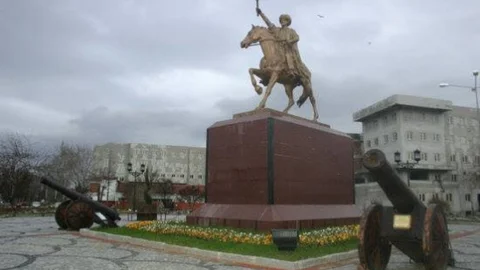 Edirne Belediyesi Soruyor ''Fatih Sultan Mehmet Heykeli'ni Nereye Taşıyalım?''