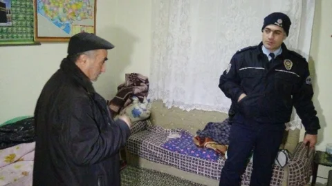 Sobadan Zehirlenen Yatalak Anne Ve Kızını KOMşusu Kurtardı