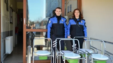 10 Sandalye İhtiyaç Sahiplerine Teslim Edildi