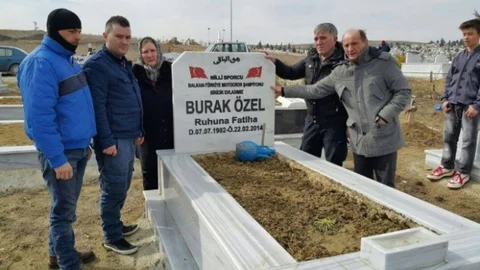 Milli Sporcu Türkiye Motokros Şampiyonu Burak Özel Mezarı Başında Anıldı