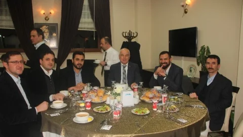 Eski İş Başkanı Kurtulmuş'tan Ak Gençlere Teşekkür Yemeği