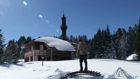 Uludağ'da Tabela Ve Binalar Karlar Altında