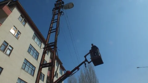 Malazgirt'te Sokak Lambaları Yenileniyor