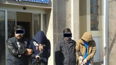 Polis Şüphe Üzerine 2 Kişiyi Yakaladı Hırsılık Şebekesi Çıktı