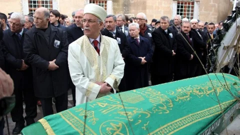 Duayen Gazeteci Sarıışık Son Yolculuğuna Uğurlandı