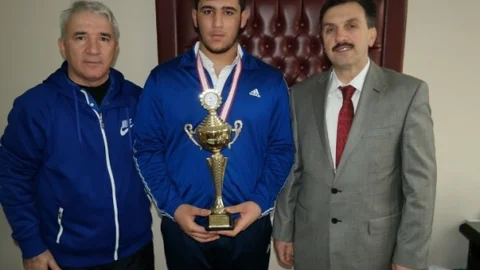 Şehzade Mehmet'in Genç Güreşçileri Şampiyon