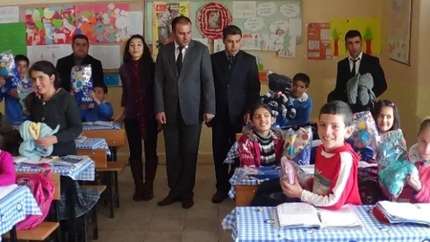 Sevgimizi Ellerimizle Örüyoruz Ekibinden Bulanık'a Yardım