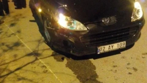 Adıyaman'da Otomobil Motosiklete Çarpı 1 Yaralı