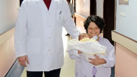 Denizli'de 110 Santimetrelik Annenin 46 Santimetrelik Çocuğu Oldu