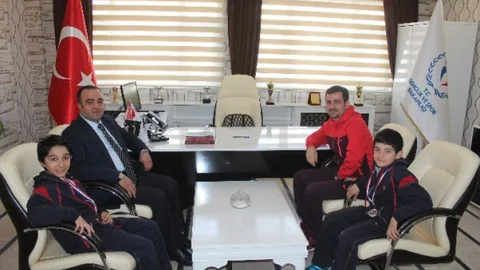 Ağrılı Minik Tenisçiler Başarıya Doymak Bilmiyor
