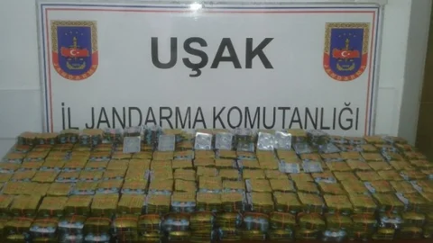 Uşak'ta Kaçak Sigara Ve Uyarıcı Hap Operasyonu