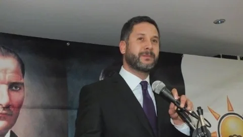 Milletvekili Adaylığını Şiir Okuyarak Açıkladı