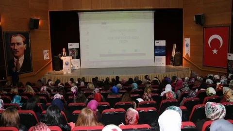Hakkari'de Dijital Öğrenme Fırsatlarına Erişim Semineri