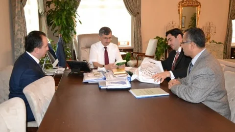 Mimar Sinan Talebe Yurdu Yöneticilerinden Vali Bektaş'a Ziyaret