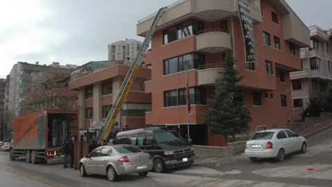 Demokratik Gelişim Partisi'nde Eşya Gerginliği