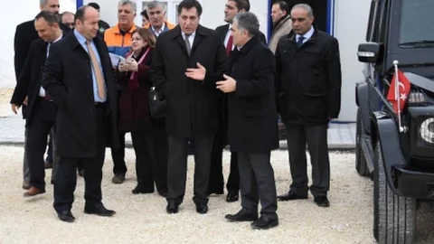 Vali Küçük Çadır Kenti Ziyaret Etti