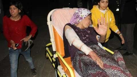 Üzerine Sıcak Su Dökülen Kadın Hastaneye Kaldırıldı