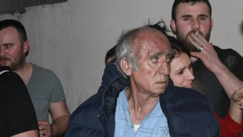 İtfaiye Sokağa Giremeyince Yangına Hortumla Su Sıktılar