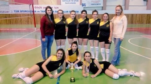 Genç Kızlar Voleybol Kulüp Maçları Sona Erdi