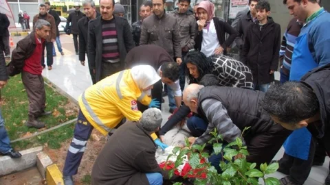 Sağlık Merkezinin 3. Katından DÜşen Kadın Ağır Yaralandı