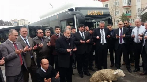 Hizmet-Iş Sendikası Otobüs Şoförleriyle Kurban Kesti