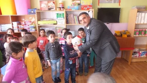 Anasınıfı Öğretmeninden Örnek Davranış