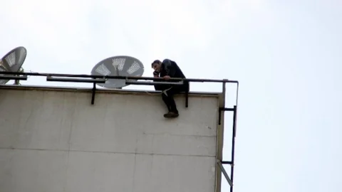 Ekmek İçin 12. Kata Çıktı