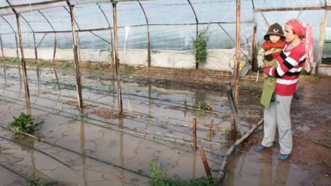 Kumluca'da Seralar Yine Sular Altında Kaldı