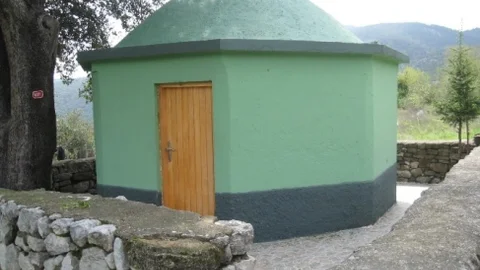 Sofu Dede Türbesi'nin Bakımını Karaisalı Belediyesi Üstlendi