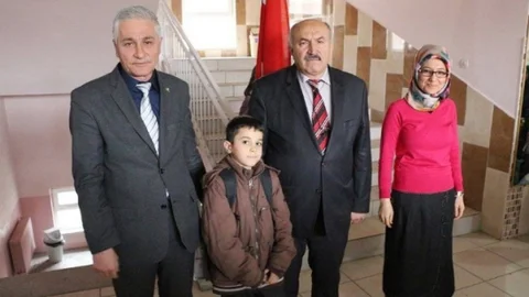 Atatürk İlkokulunda 'soruları Biliyorum Hediyeyi Kapıyorum' Projesi