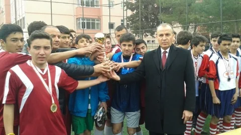 Genç Erkeklerde Futsalın Şampiyonu Endüstri Meslek Lisesi Oldu