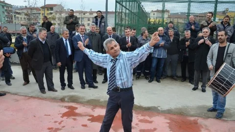 Toplu Sözleşmeye Davullu Zurnalı Kutlama