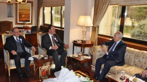 Vergi Rekortmeni Gülsan Holding'e Vali Ata'dan Teşekkür Plaketi