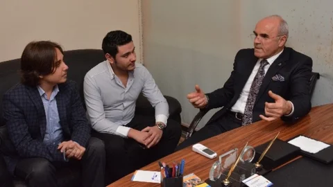 Beluk Partilileriyle Kucaklaştı