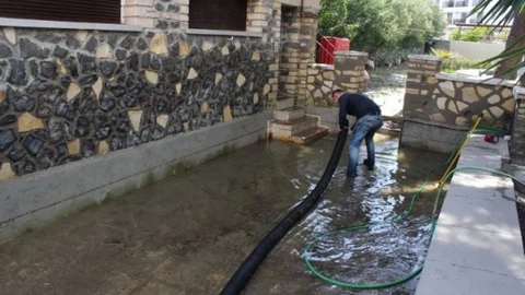 Çeşme Yaralarını Sarıyor