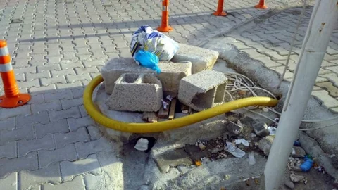 Özel Hastanenin Önündeki Kuyu Korkutuyor