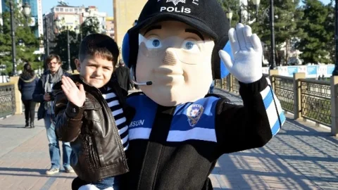 Polis Vatandaşı Ve Öğrencileri Uyaracak