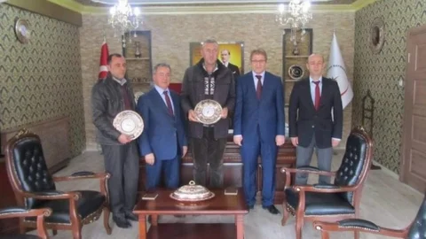 Kuluncak'ta Vergi Rekortmenlerine Plaket Verildi