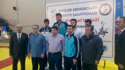 Akhisarlı Güreşçi Türkiye Şampiyonu Oldu