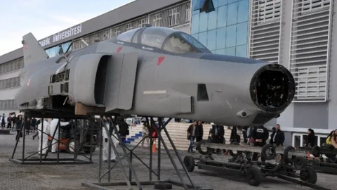 Türkiye'nin En Büyük Ve En Ağır Bombardıman Uçağı Kbü'de
